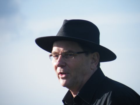 Stage initiation conte